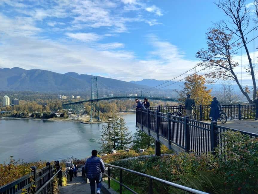Aquarium & StanleyPark+20 Gem Spots+City/Vip Car+Small Group - Totem poles and Indigenous stories