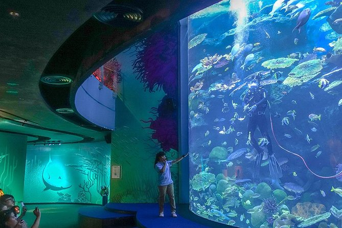 Bangkok SEA LIFE & Madame Tussauds Combo with Hotel Transfers - Madame Tussauds: Photos, Famous Faces, and Uneven Wax Figures