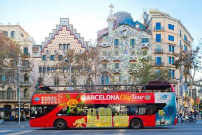 Barcelona City Tour Hop-On Hop-Off and Aquarium