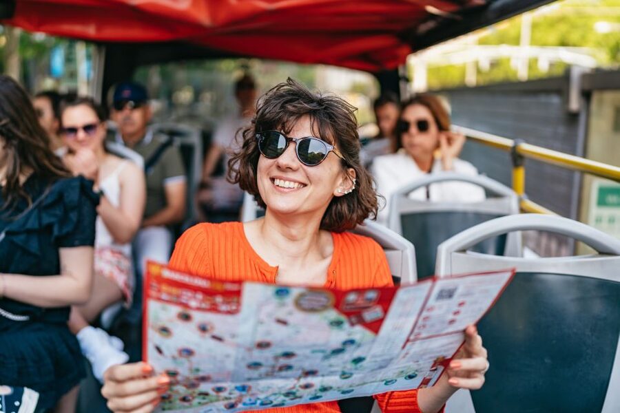 Barcelona: Hop-On Hop-Off Bus & Aquarium Tour - Audio commentary and comfort on the bus
