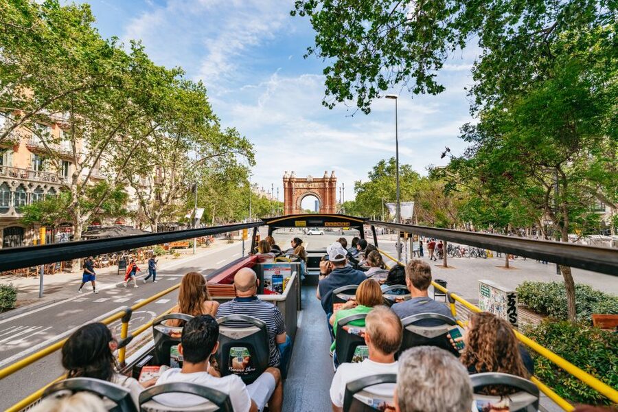 Barcelona: Hop-On Hop-Off Bus & Aquarium Tour - A better two-day plan for the $73 price
