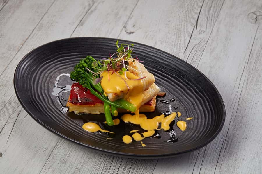 Cairns: Night at the Aquarium Guided Tour - Dinner at Dundee’s Restaurant