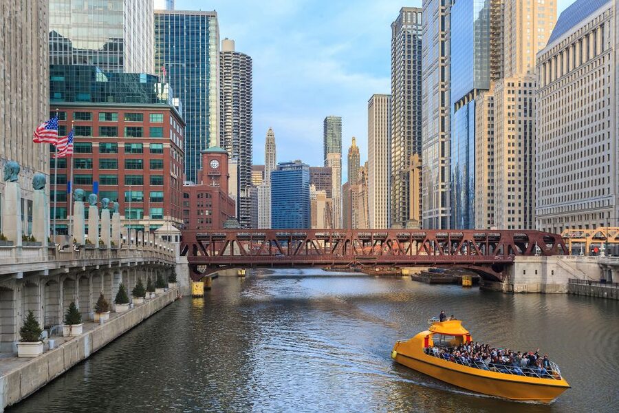 Chicago: 1-5 Day Attraction Pass with Shedd Aquarium - River cruises and the Lakefront Speedboat Tour