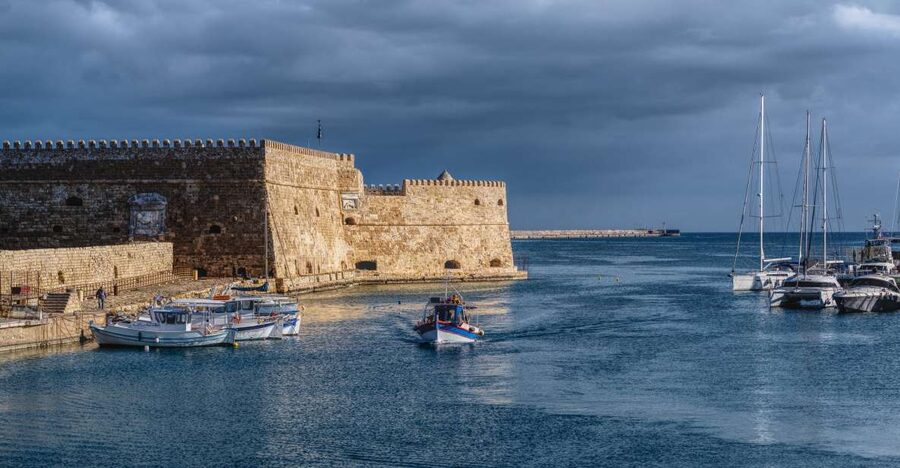 Crete: Heraklion Center, Local Market and Creta Aquarium - The Cretaquarium in an 80-minute visit