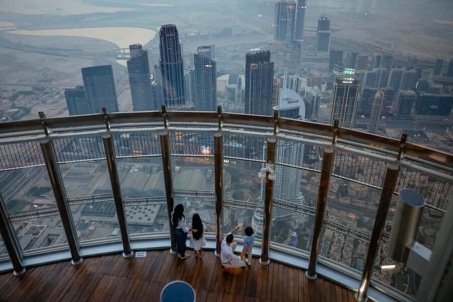 Dubai Iconic Burj Khalifa + Aquarium + Sky Views Ticket - Burj Khalifa Levels 124 and 125