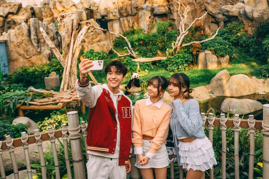 Hong Kong: Ocean Park Entry Ticket + OceanFasTrack Pass - Starting at the Waterfront with pandas and animal exhibits