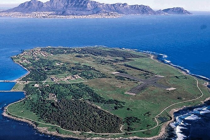 Robben Island Guided Tour & Two Ocean Aquarium with tickets - The early pickup and ride to the waterfront