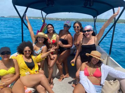 San Andres: Private Boat Trip with Aquarium and Beach Stops