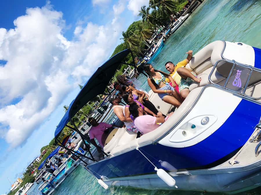 San Andres: Private Boat Trip with Aquarium and Beach Stops - Rose Cay, the aquarium, and time in the water
