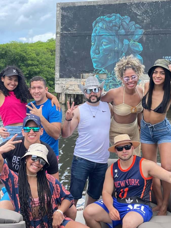San Andres: Private Boat Trip with Aquarium and Beach Stops - What the $422 price really covers