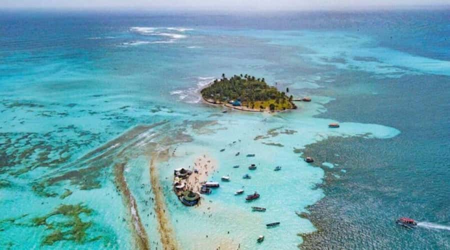 San Andres: Transfer by Boat + Natural Aquarium - The 10-minute boat ride to the aquarium