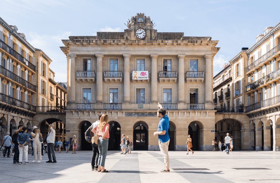 San Sebastian walking tour and aquarium - From Belle Époque boulevards to the bay