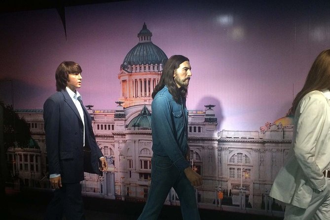 SEA LIFE & Madame Tussauds: Ultimate Bangkok Combo Ticket - SEA LIFE Bangkok Ocean World: a slower three-hour aquarium visit