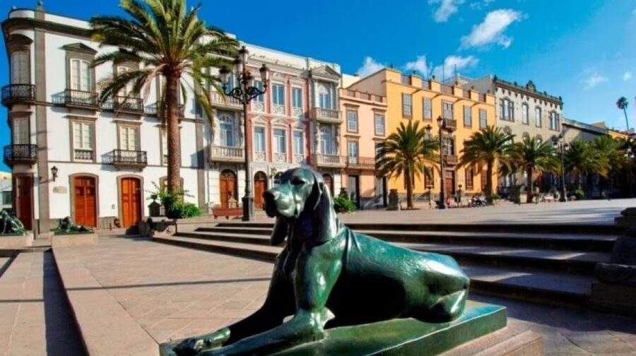 Tenerife: Gran Canaria Full-Day Guided Tour with Aquarium - Walking through Vegueta’s old streets