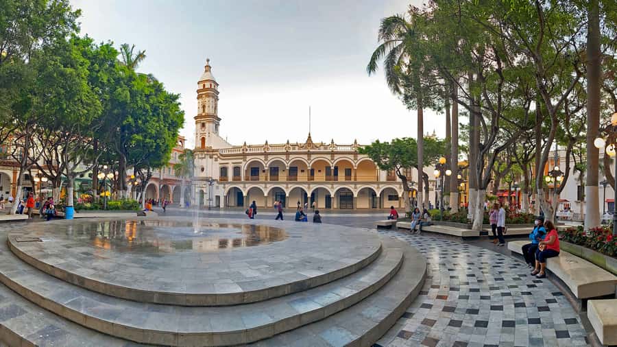 Veracruz: Panoramic Sightseeing City Tour and Aquarium - Seeing Veracruz from the top deck