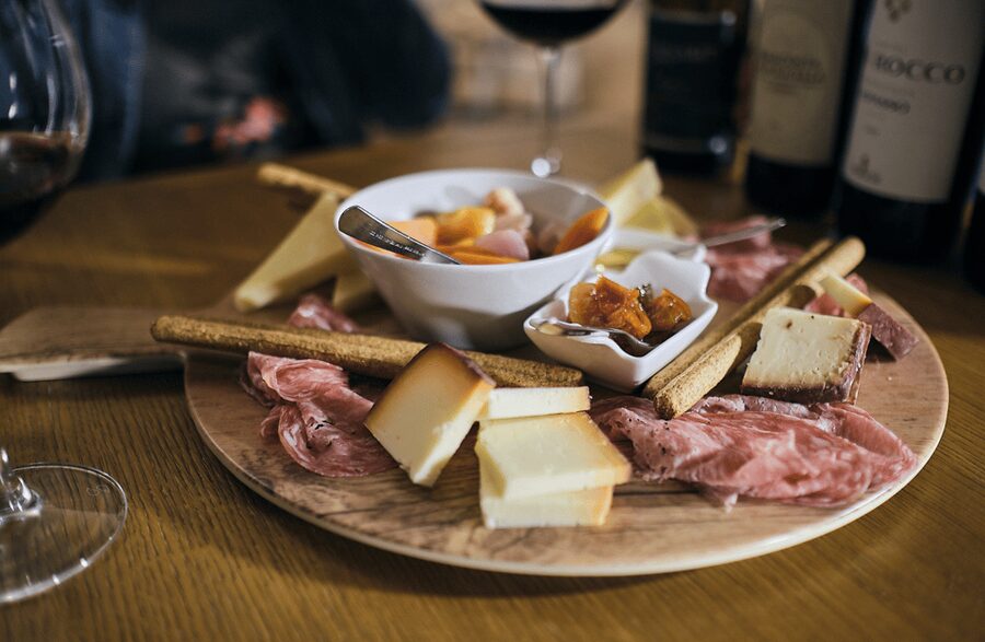 Wine Tasting near the Aquarium of Genoa - Key points to know before booking