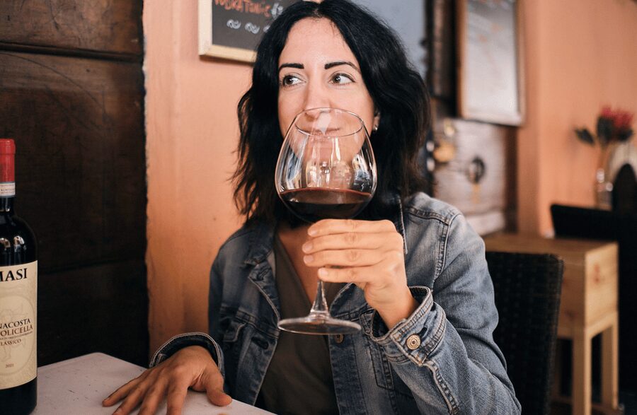 Wine Tasting near the Aquarium of Genoa - What the one-hour schedule really means